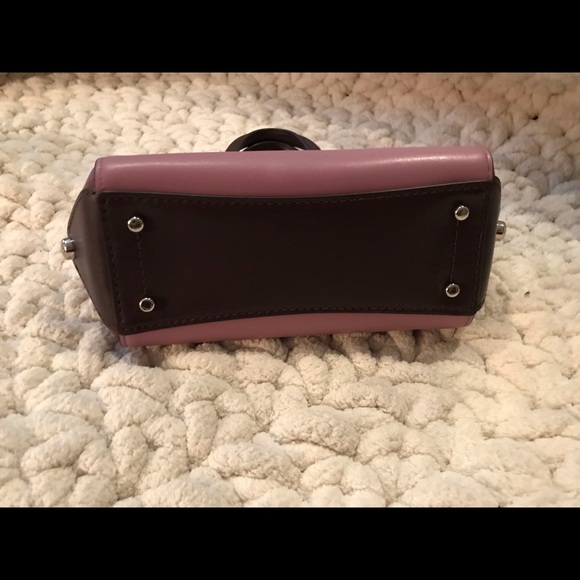 Coach Grace - Picture 4 of 5